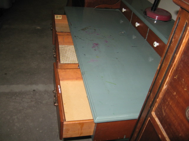 Nice older childs desk, 3 small drawers and a hidden compartment under the light.