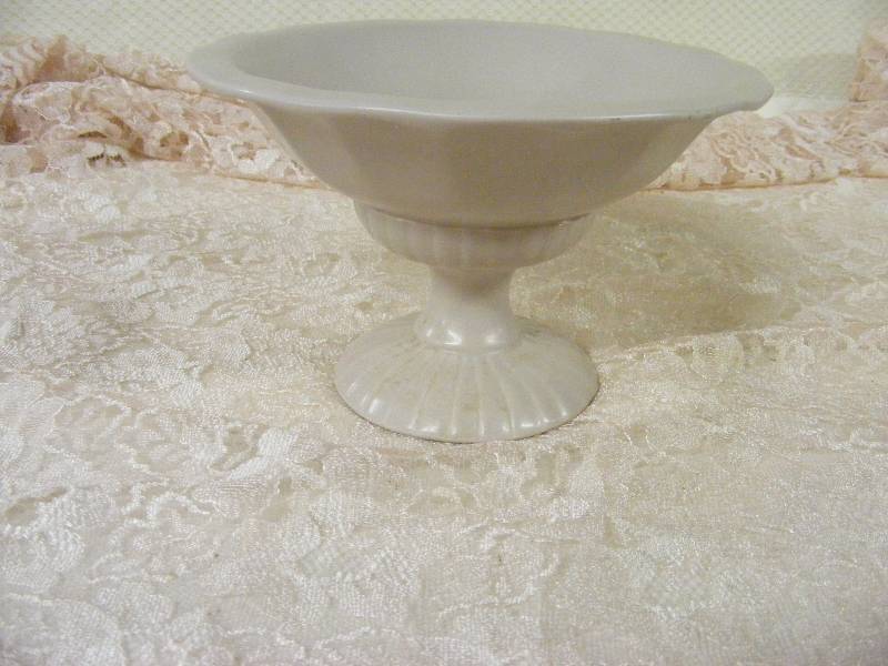 Red Wing Pedestal Bowl Light Color