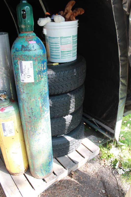lot 9 image: Oxygen Tank Gas In Tank 57 Height.