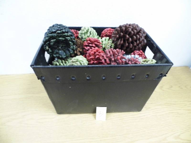Tote w Wax Covered Pine Cones