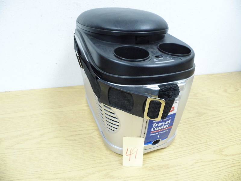 Rubbermaid Travel Cooler