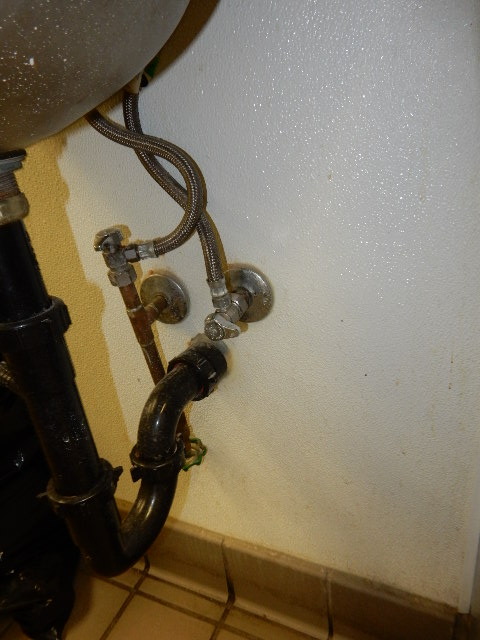 lot 7 image: Stainless Steel Hand Sink.. NSF.. You must remove this yourself