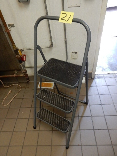 lot 21 image: 3 Step Stool.. Folding
