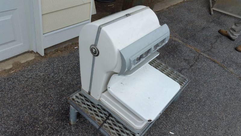 lot 2C image: Vintage Toledo Meat Scale