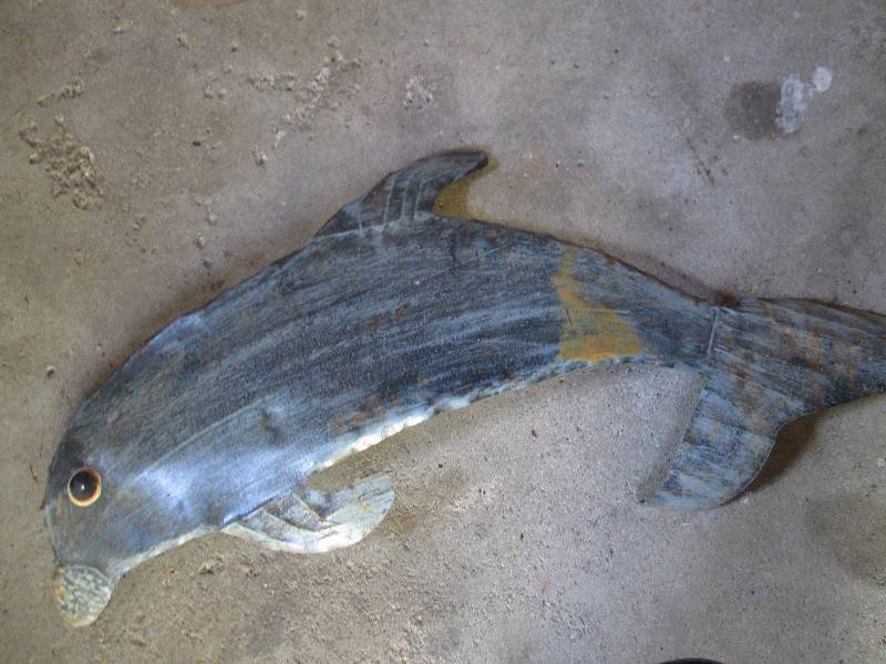 Metal fish that says Mexico on the ...