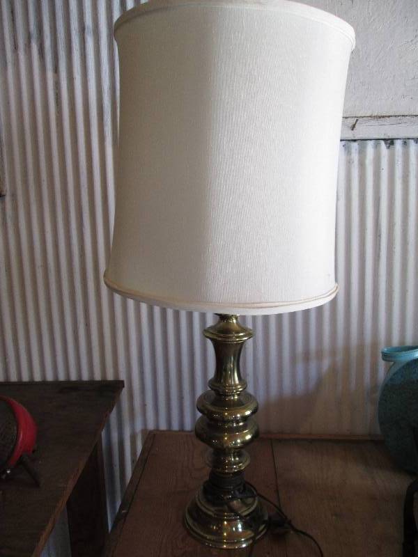 Nice lamp with polishe metal base, ...