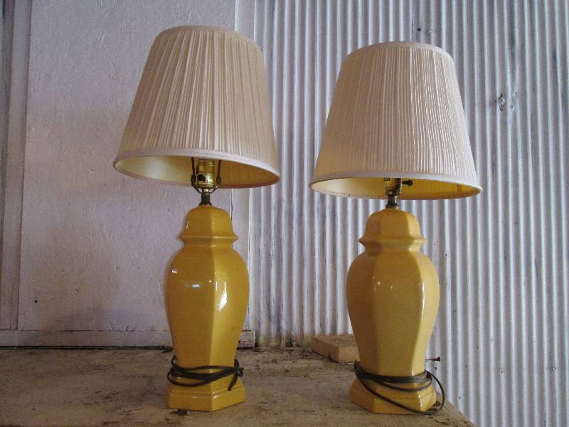 2 vintage lamps...