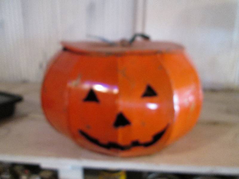 Large metal pumpkin, 22 across...