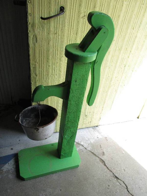 Decorative wood well pump with movi...