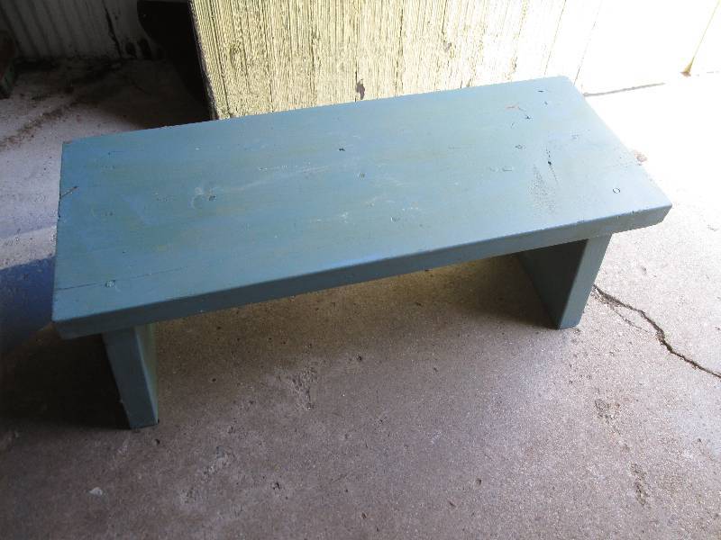 Wood bench 28 wide 12 tall...