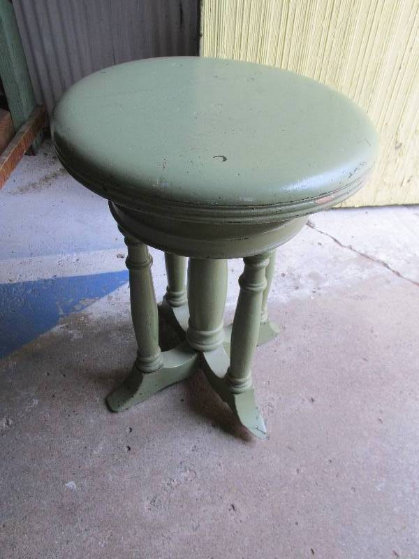 Vintage swivel top stool...