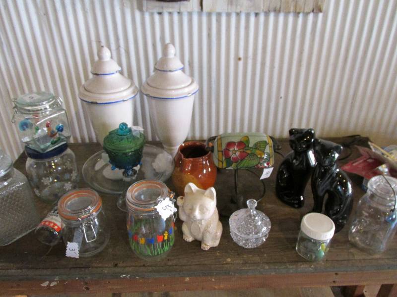 Lot of assorted glass and dcor...