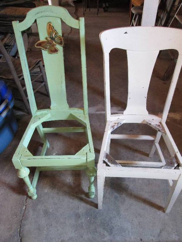 2 Vintage chairs, ready for your se...