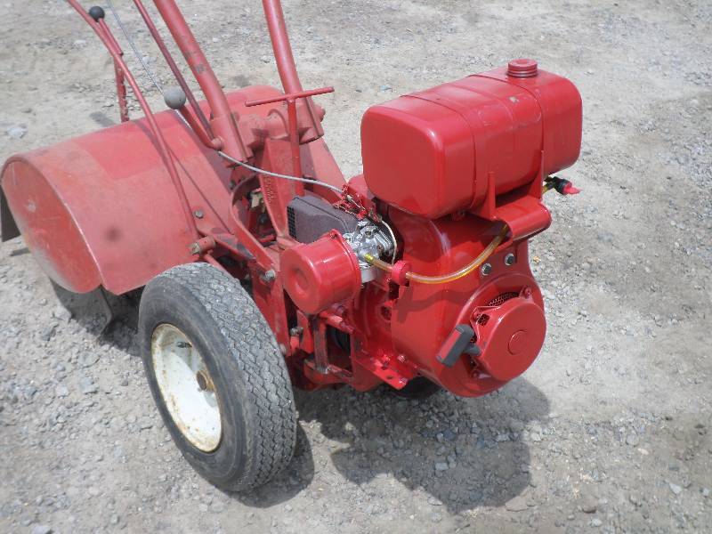 lot 4 image: Troy-Bilt Horse Gas-Powered Rear Ti...