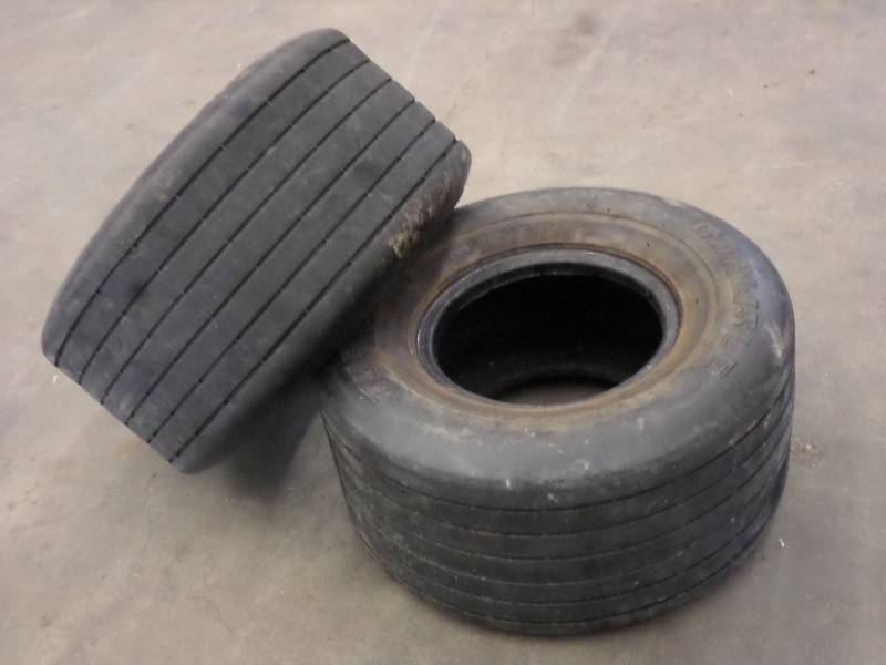 lot 30 image: (2) Carlisle Turf Glide 18x8.50x6 T...