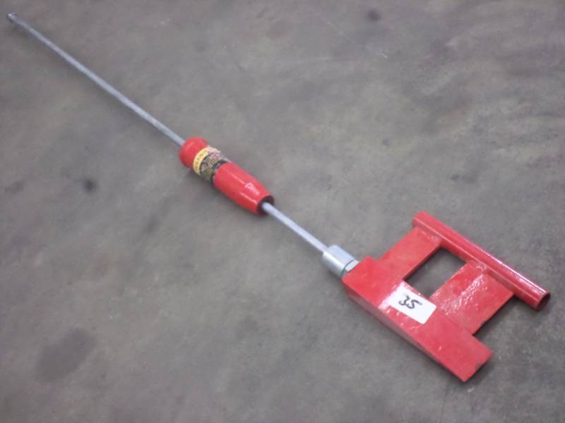 lot 35 image: 52 Slide-Hammer Splitter Tool ...