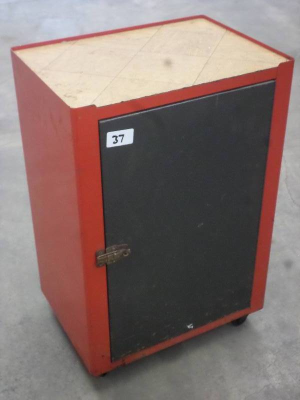 lot 37 image: 12x18x30 Rolling Steel Tool Cabi...