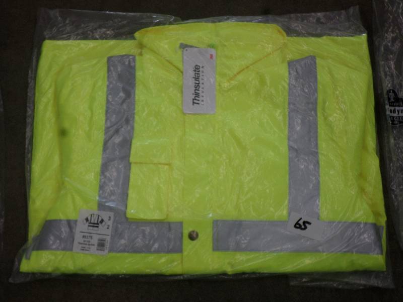 lot 65 image: New 3M Scothlite HI-VIS #8375 Therm...