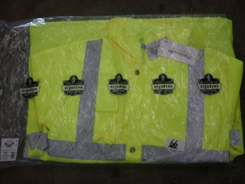 lot 66 image: New 3M Scothlite HI-VIS #8375 Therm...