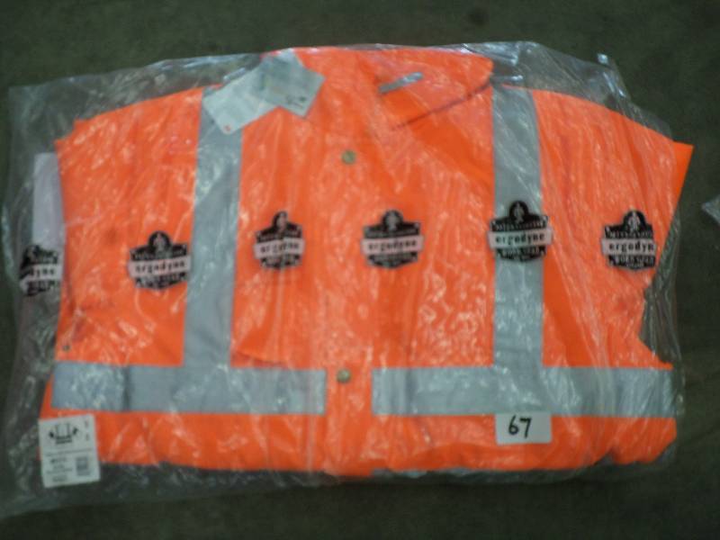 lot 67 image: New 3M Scothlite HI-VIS #8375 Therm...