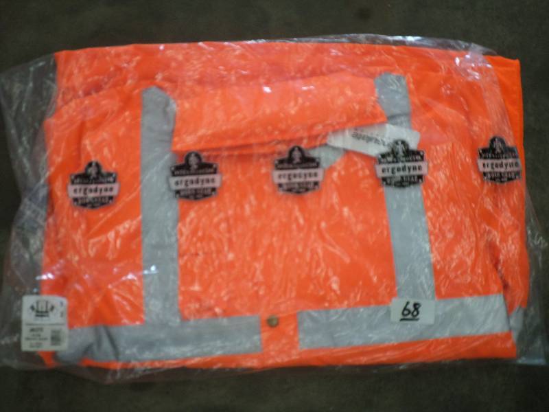 lot 68 image: New 3M Scothlite HI-VIS #8375 Therm...