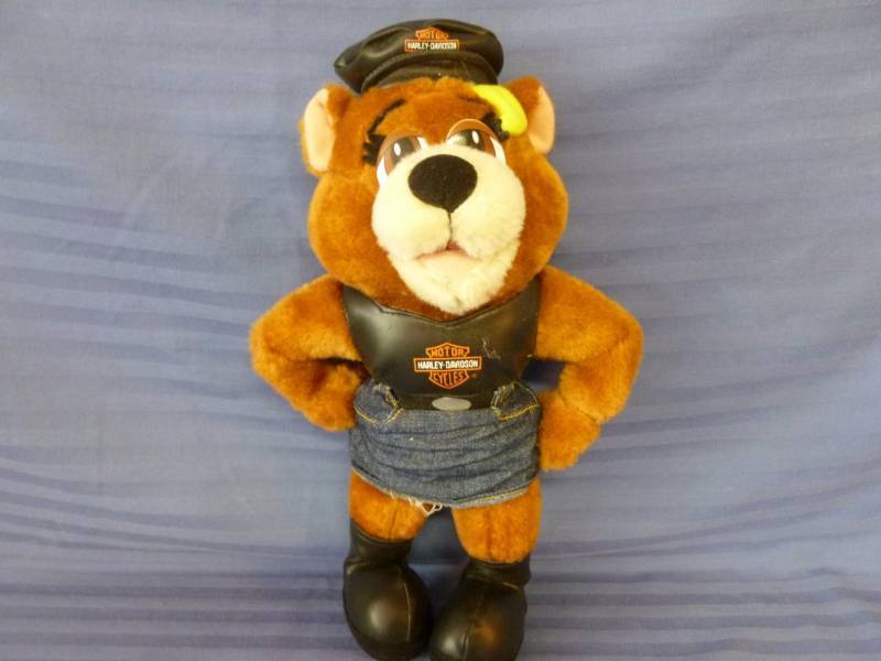 lot 22 image: Harley Davidson Collectible
