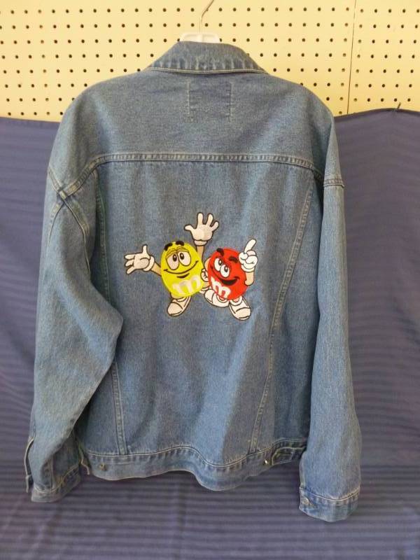 lot 23 image: M&M Jean Jacket