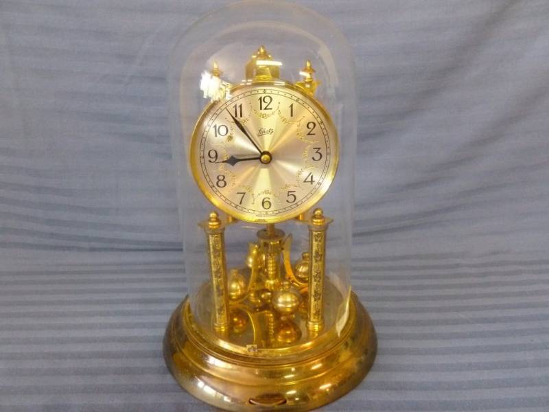 lot 34 image: Anniversary Clock