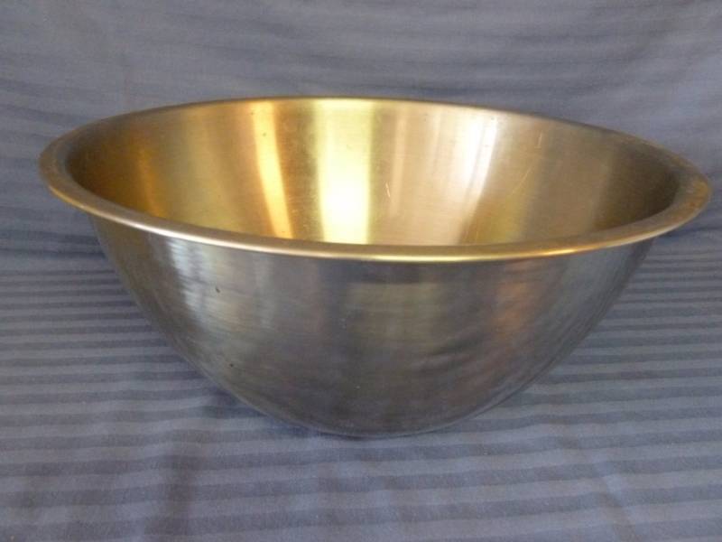 lot 36 image: Stainless Steel Mixing Bowl