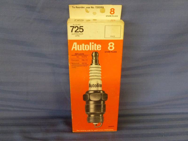 lot 60 image: Spark Plugs