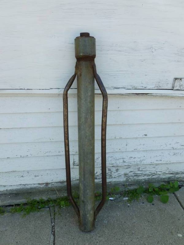 lot 71 image: Post Pounder