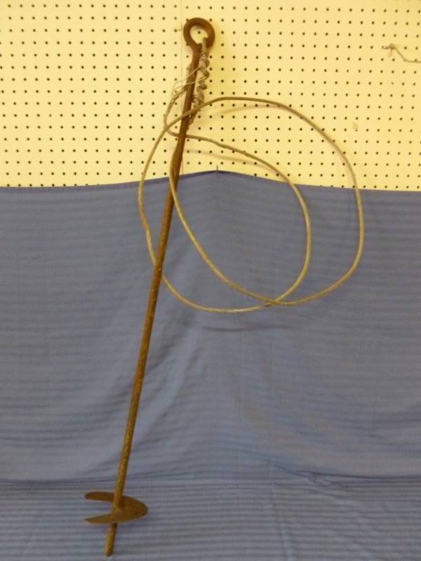 lot 78 image: Large Ground Post