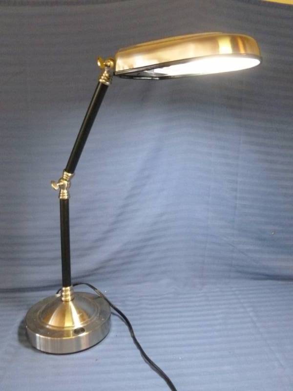 lot 91 image: Florescent Desk Lamp