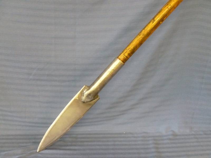 lot 98 image: Large Spear