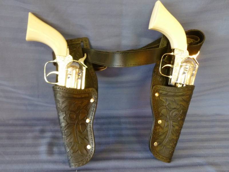 lot 105 image: Pony Boy Cap Guns