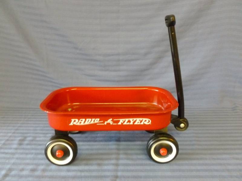lot 106 image: Radio Flyer Toy Wagon