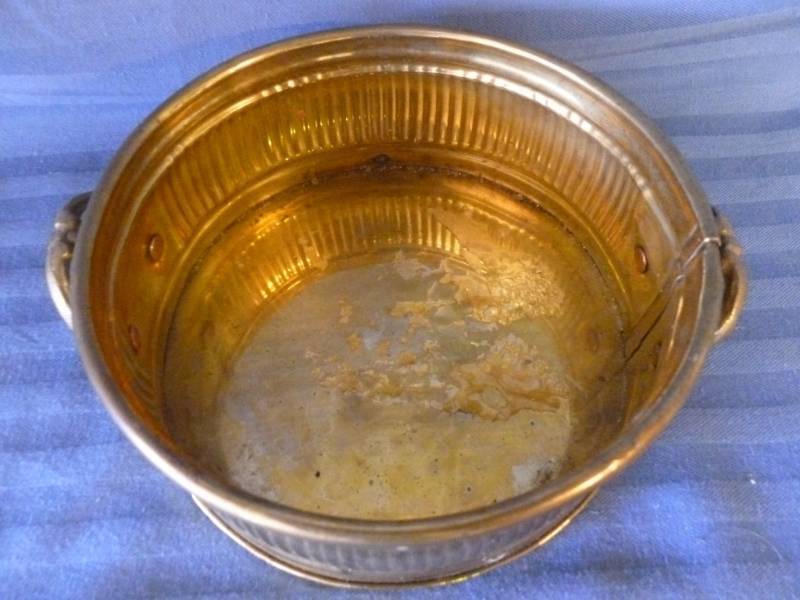 lot 111 image: Brass Dish