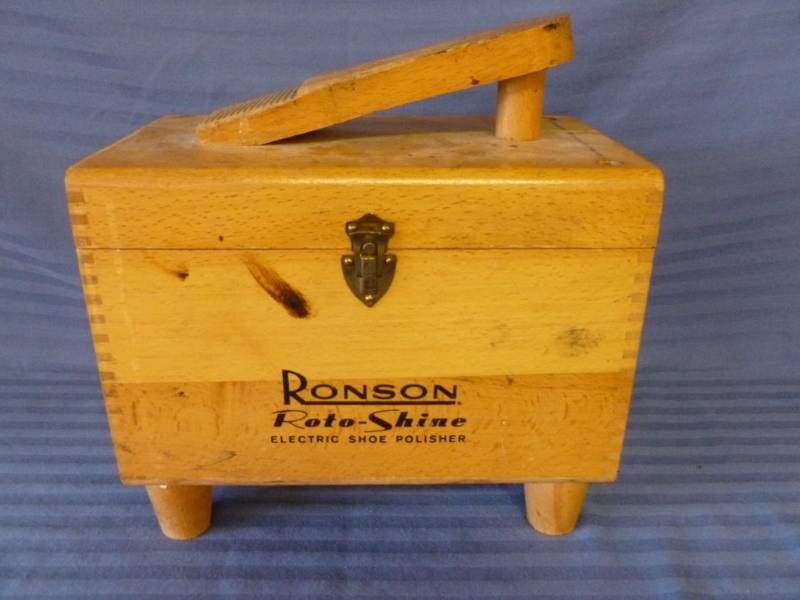 lot 116 image: Vintage Ronson Shoe Shine Box