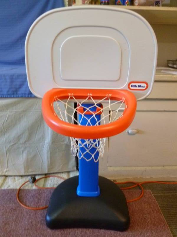 lot 121 image: Little Tikes Basketball Hoop
