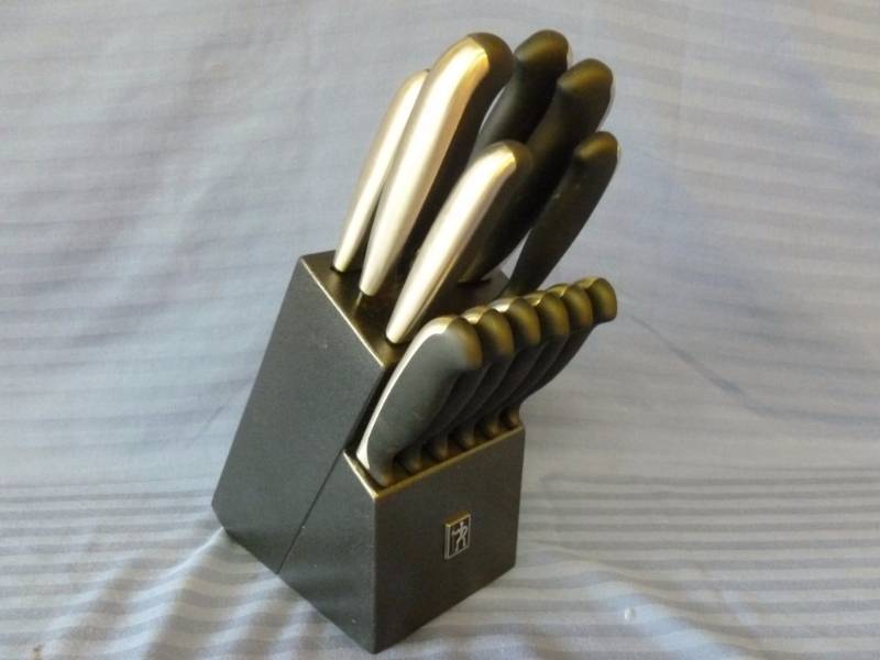lot 129 image: Stainless Steel Knife Set