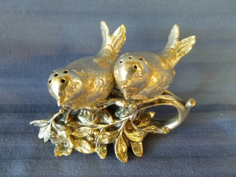 lot 141 image: Vintage Salt And Pepper Set