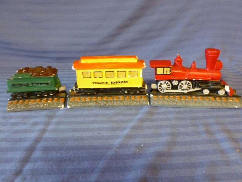 lot 156 image: Village Express Decorative Train Set