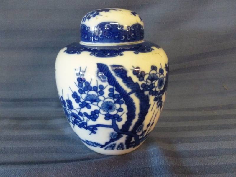 lot 160 image: Porcelain Ginger Jar