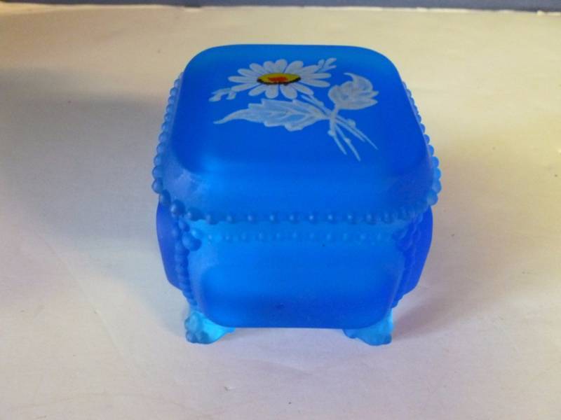lot 167 image: Westmoreland Glass