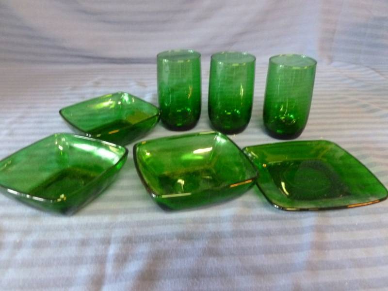 lot 171 image: Green Breakfast Glass