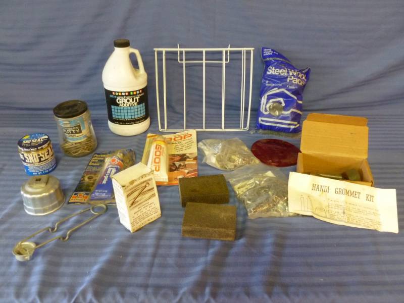 lot 200 image: Shop Items