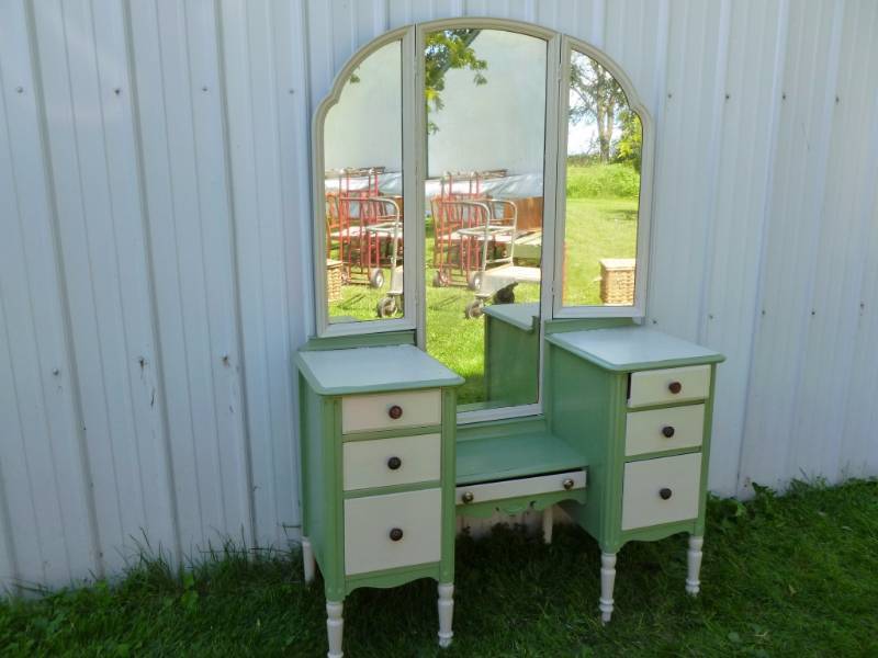 Vintage Vanity Dresser