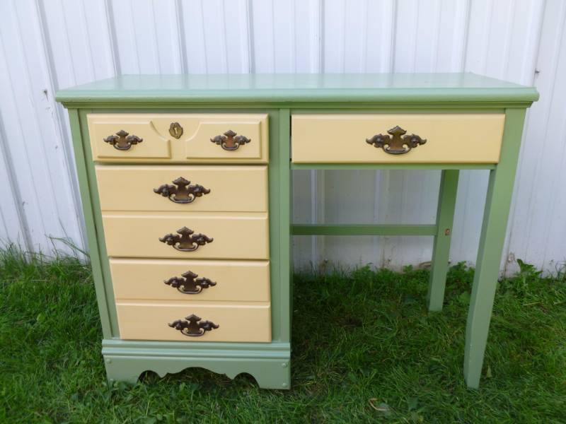 Knee Hole Desk