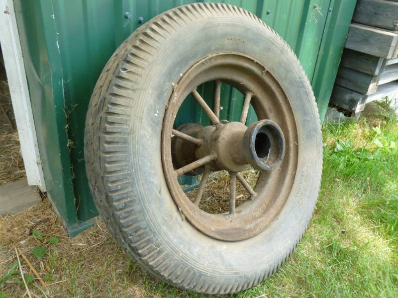 Vintage Spoke Rim Tire