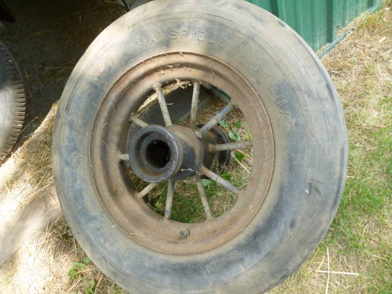 Vintage Spoke Rim Tire